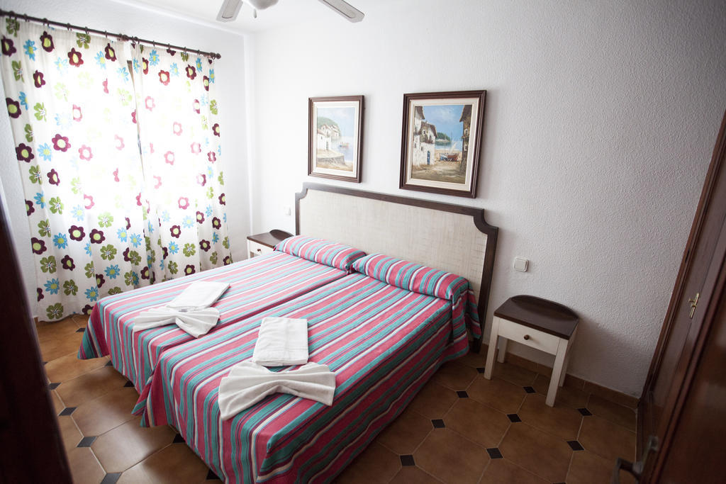 Bahia Park Hotel Cala En Porter  Kültér fotó