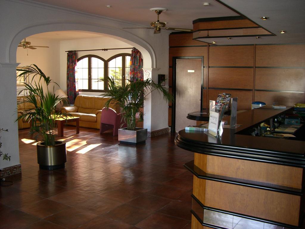 Bahia Park Hotel Cala En Porter  Beltér fotó